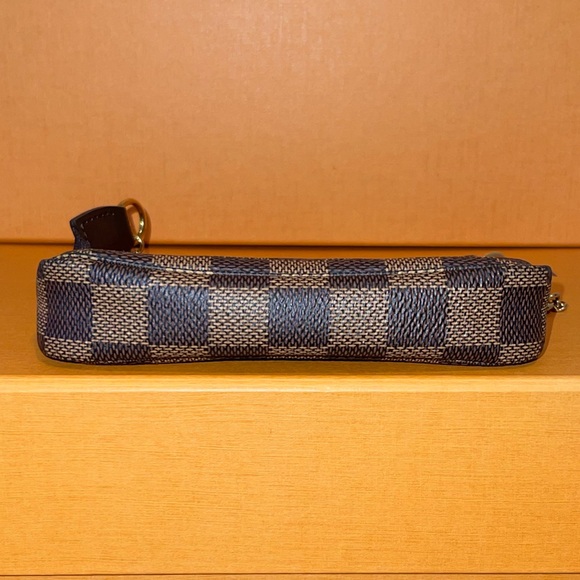 Louis Vuitton Mini Pochette - Picture 3 of 12